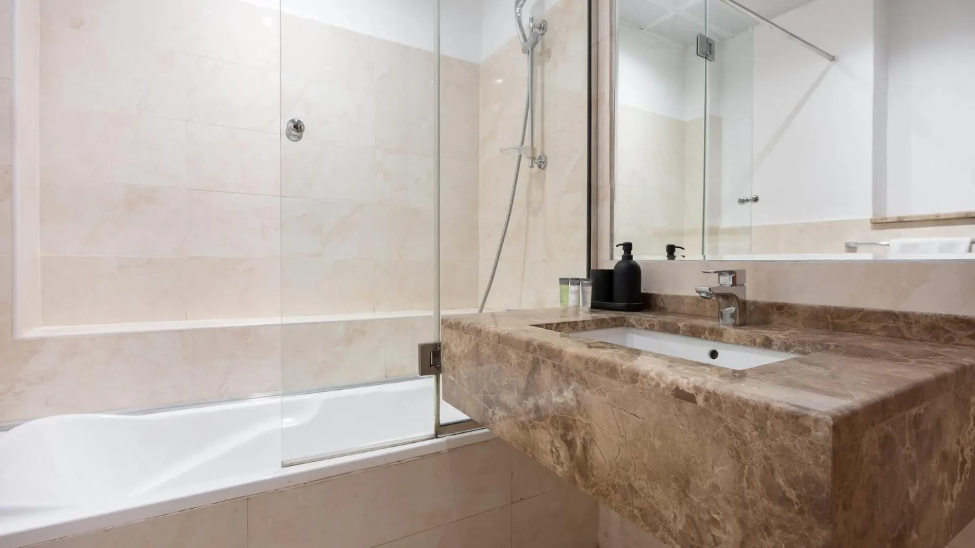 Vibrant 1-Bedroom Apartment In Al Barsha With Easy Access To Downtown Dubái Emiratos Árabes Unidos